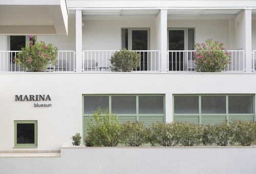 Außenansicht des Bluesun Hotel Marina, Brela, Kroatien