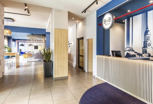 Rezeption des B&B Hotel Hamburg City Ost