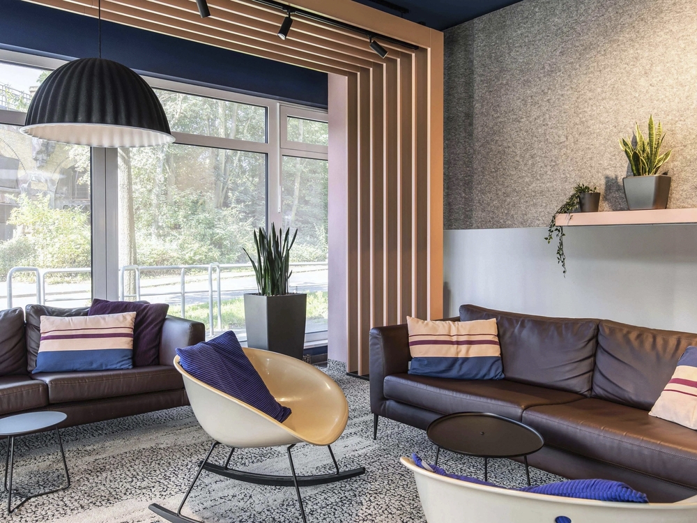 Lobby des B&B Hotel Hamburg City Ost