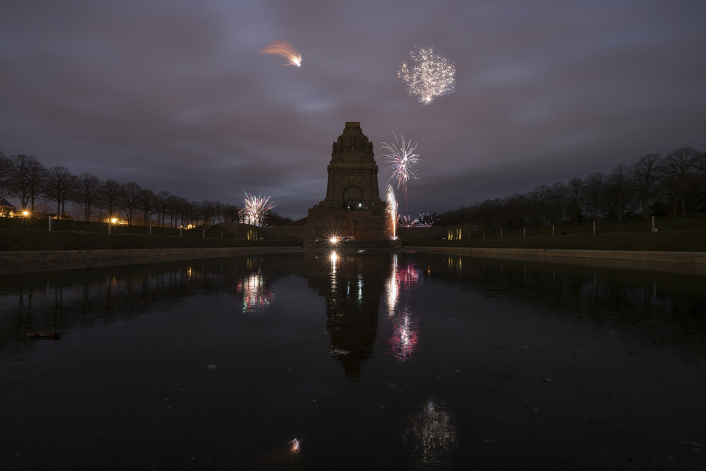 Feuerwerke über dem Denkmal für die Schlacht der Nationen am Silvester