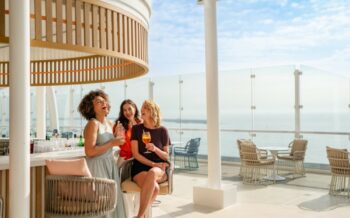 Freundinnen an Bord der Mein Schiff 2