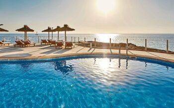 Universal Cabo Blanco Pool